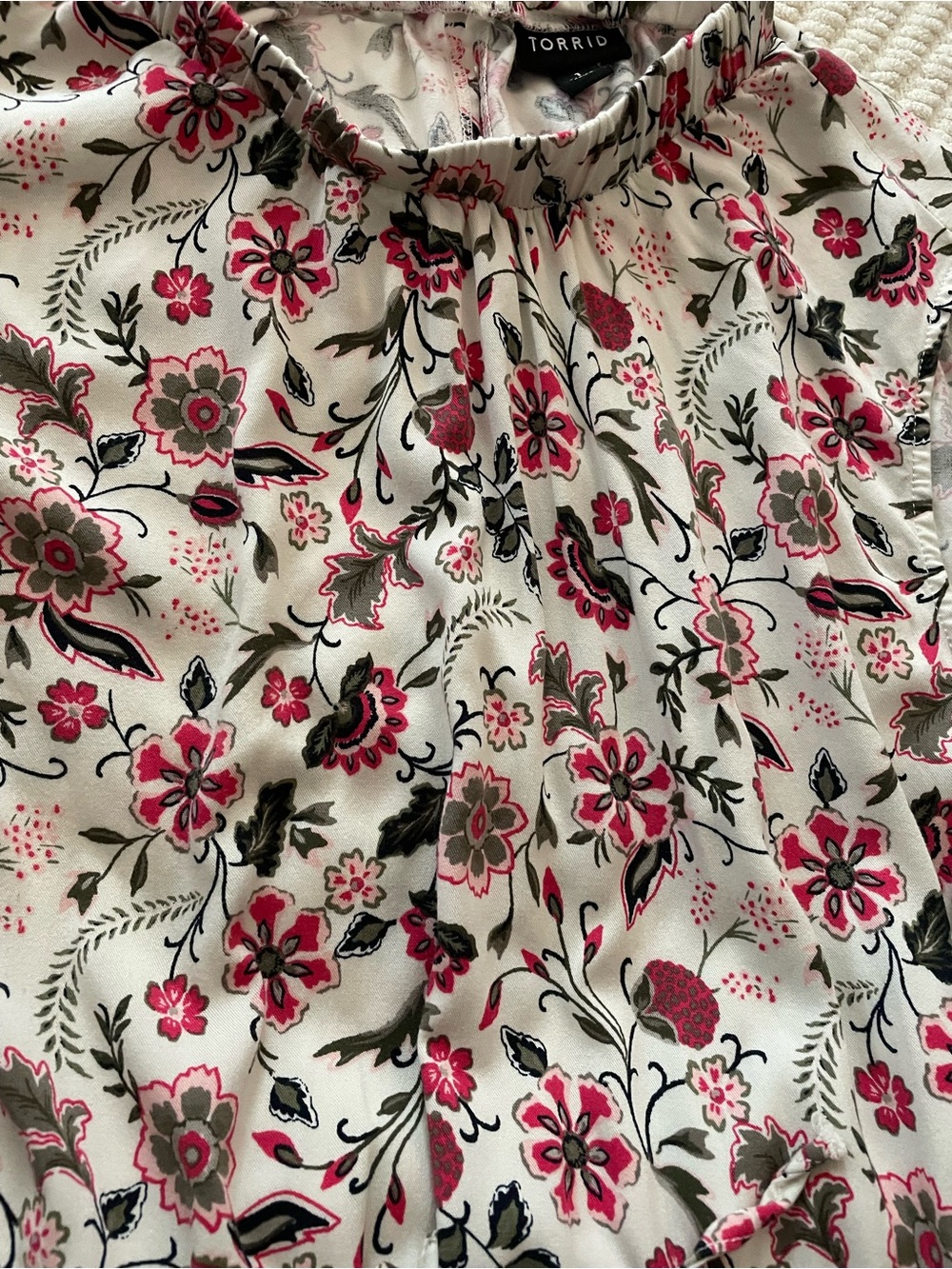 Floral Sleeveless Mock Neck Dress in Pink and White - Picture 11 of 11